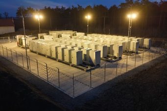 MND spustila v Břeclavi největší samostatně stojící bateriové úložiště v Česku