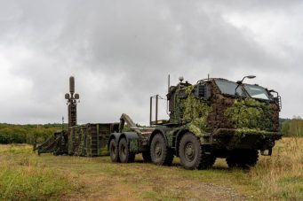 Český radar sleduje až 200 cílů na 500 km. Přepraví se na Tatře i v Hiluxech