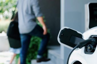 Chytré nabíjení elektromobilů v praxi: efektivní řízení spotřeby a zatížení