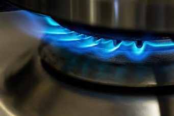 Ceny plynu a elektřiny v roce 2026: Vyplatí se přejít?